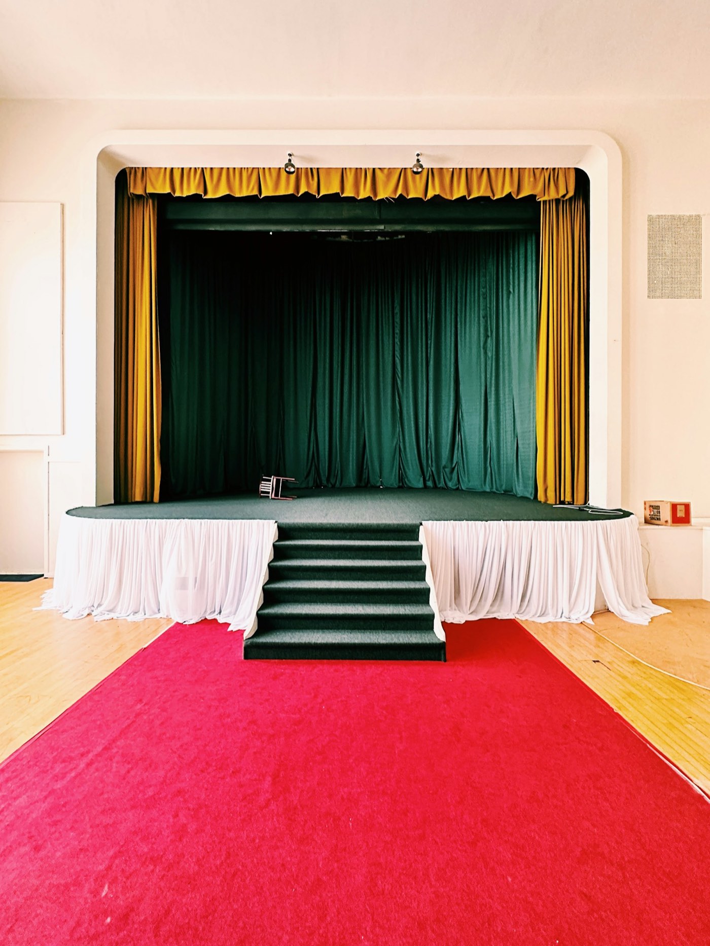 An award ceremony stage with a red carpet